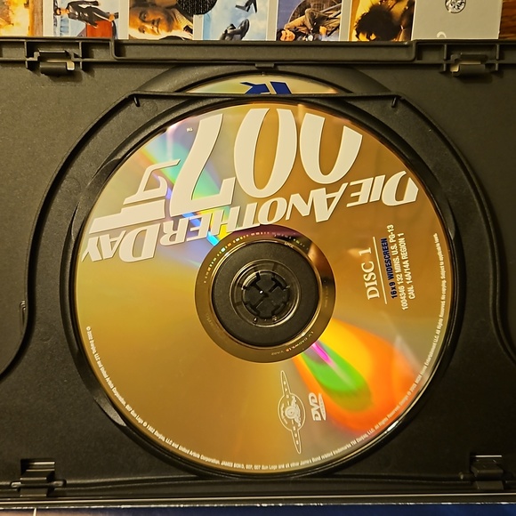 Die Another Day 007 DVD Special Edition Widescreen - Picture 7 of 8